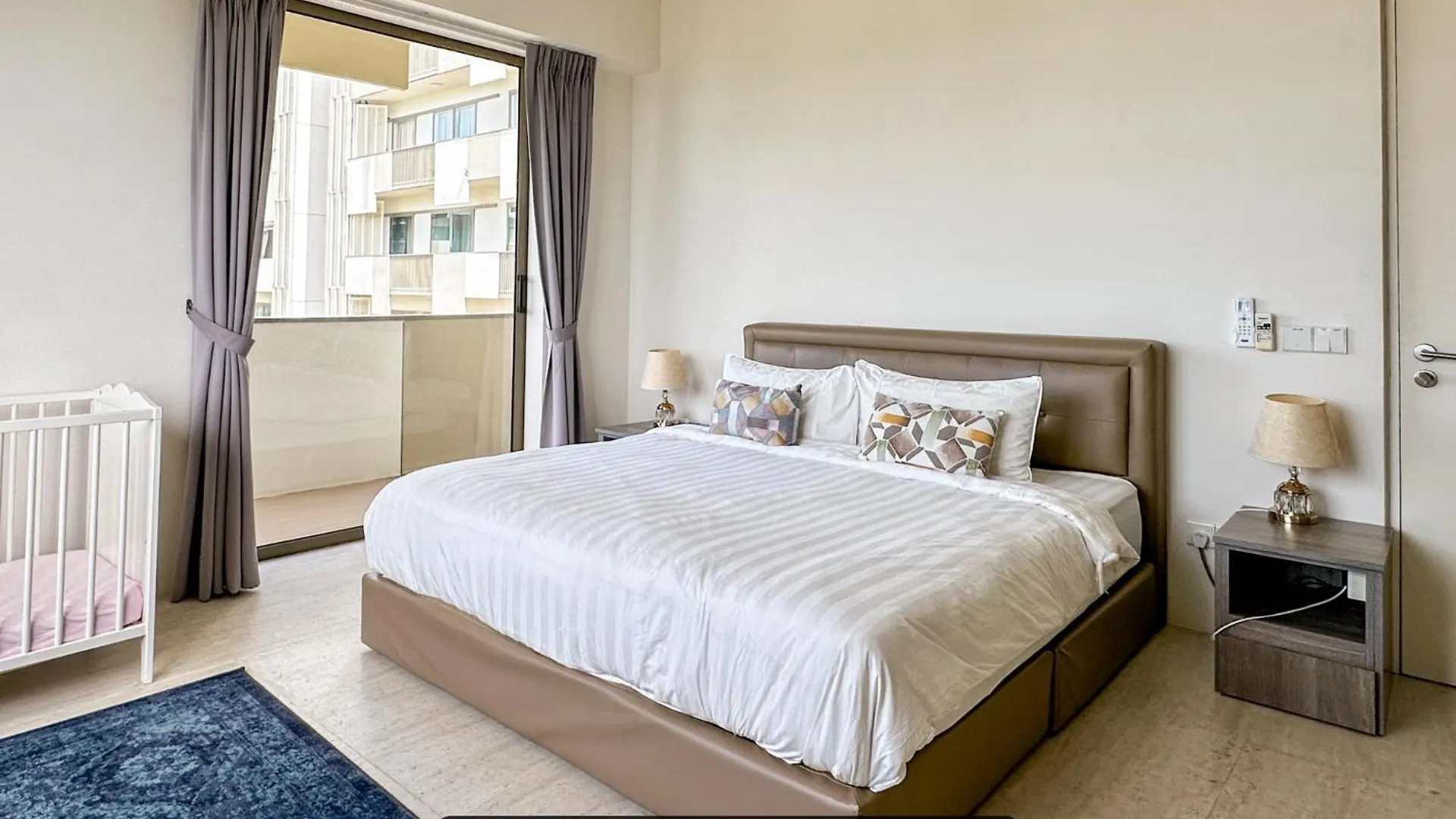 By The Sea- Pool And Sea View Apartment Batu Ferringhi