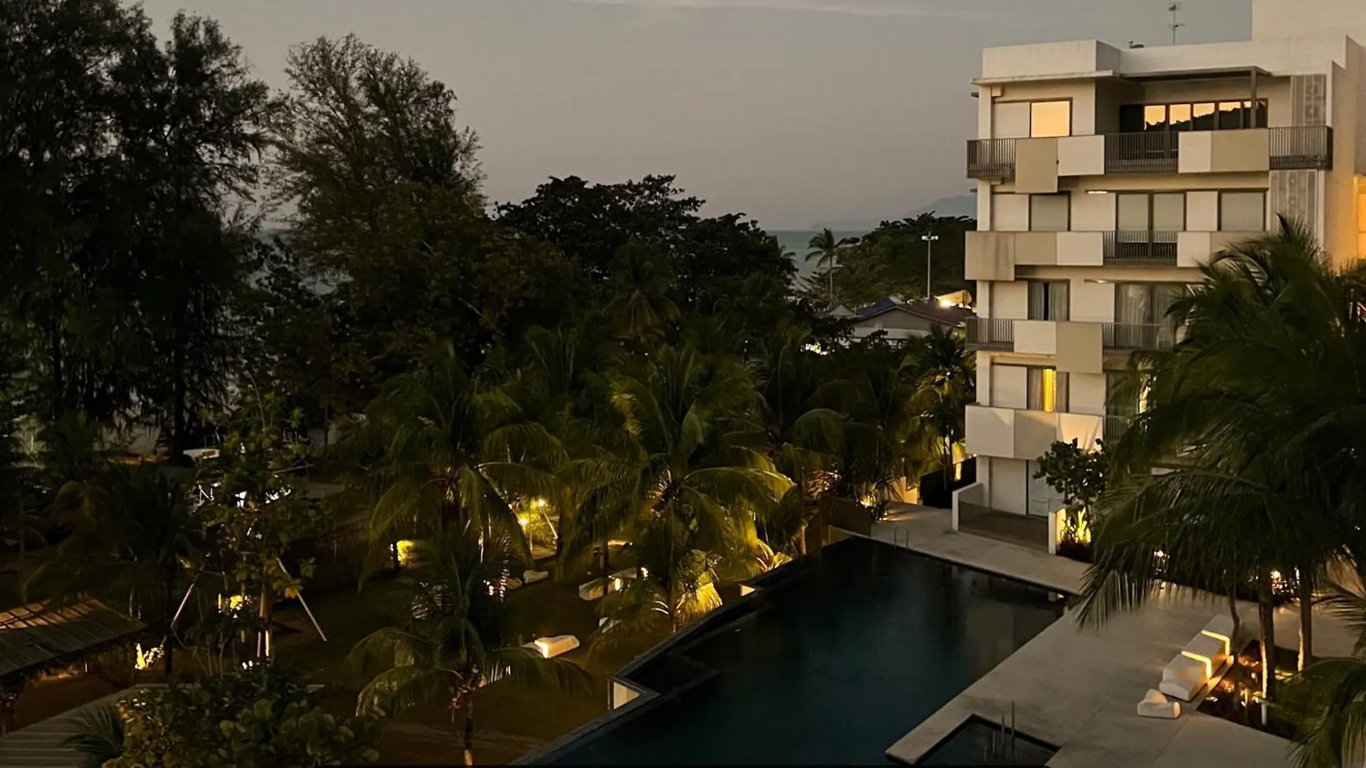 By The Sea- Pool And Sea View Apartment Batu Ferringhi
