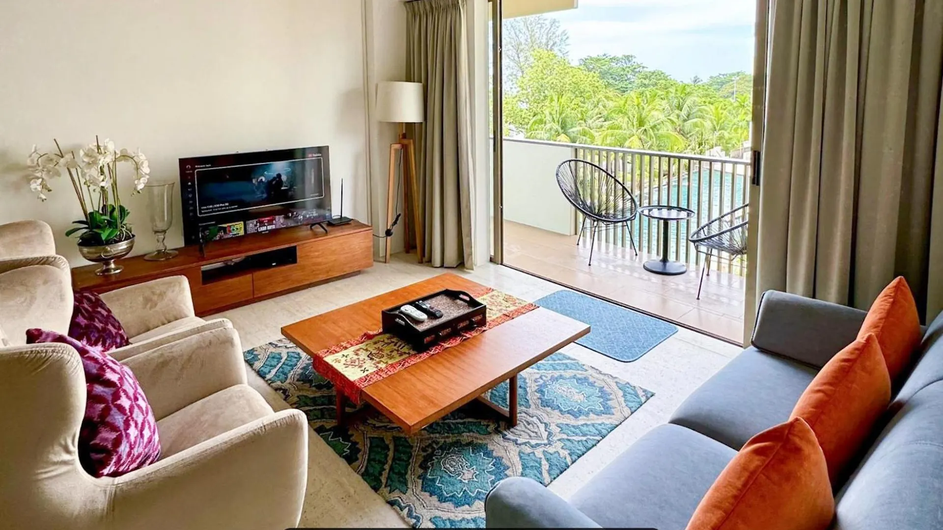 By The Sea- Pool And Sea View Apartment Batu Ferringhi Malaysia