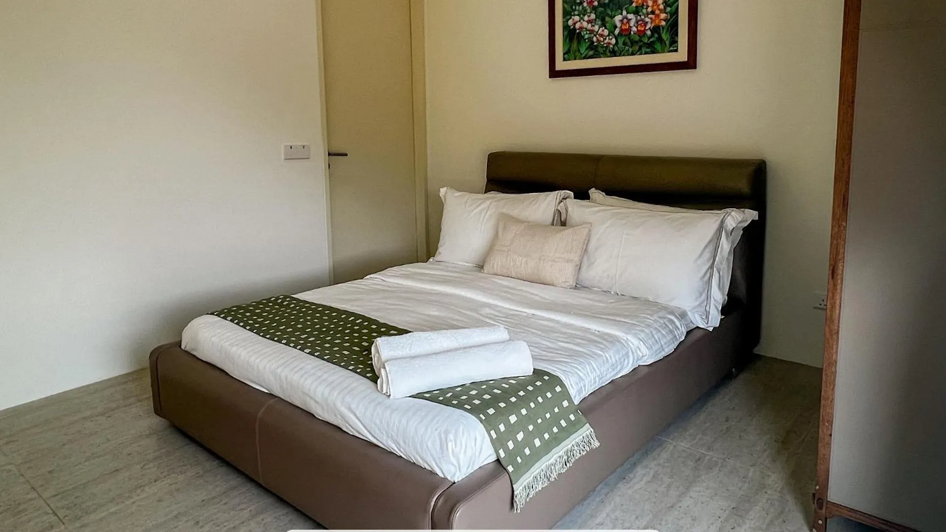 By The Sea- Pool And Sea View Apartment Batu Ferringhi