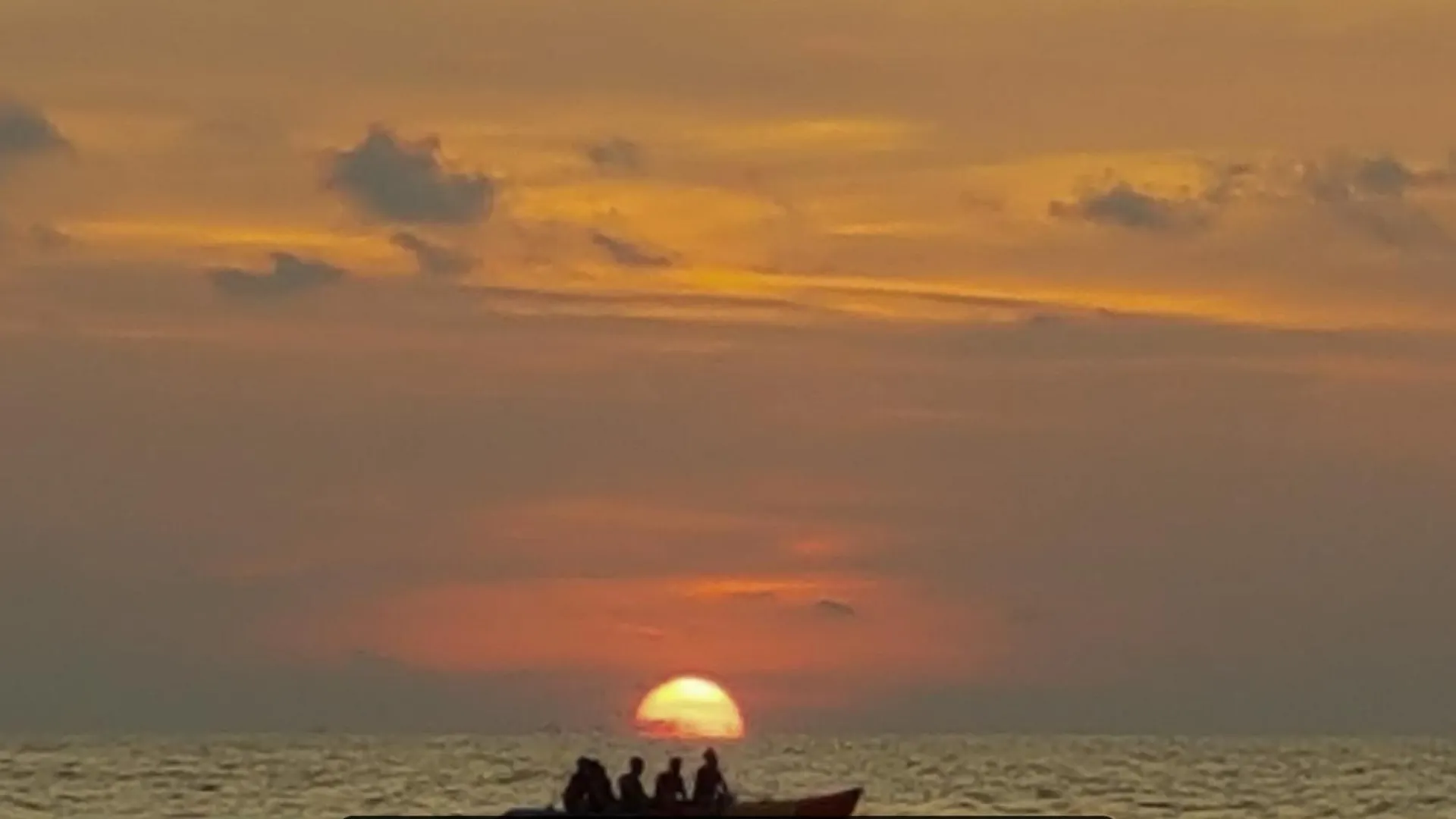 By The Sea- Pool And Sea View Apartment Batu Ferringhi