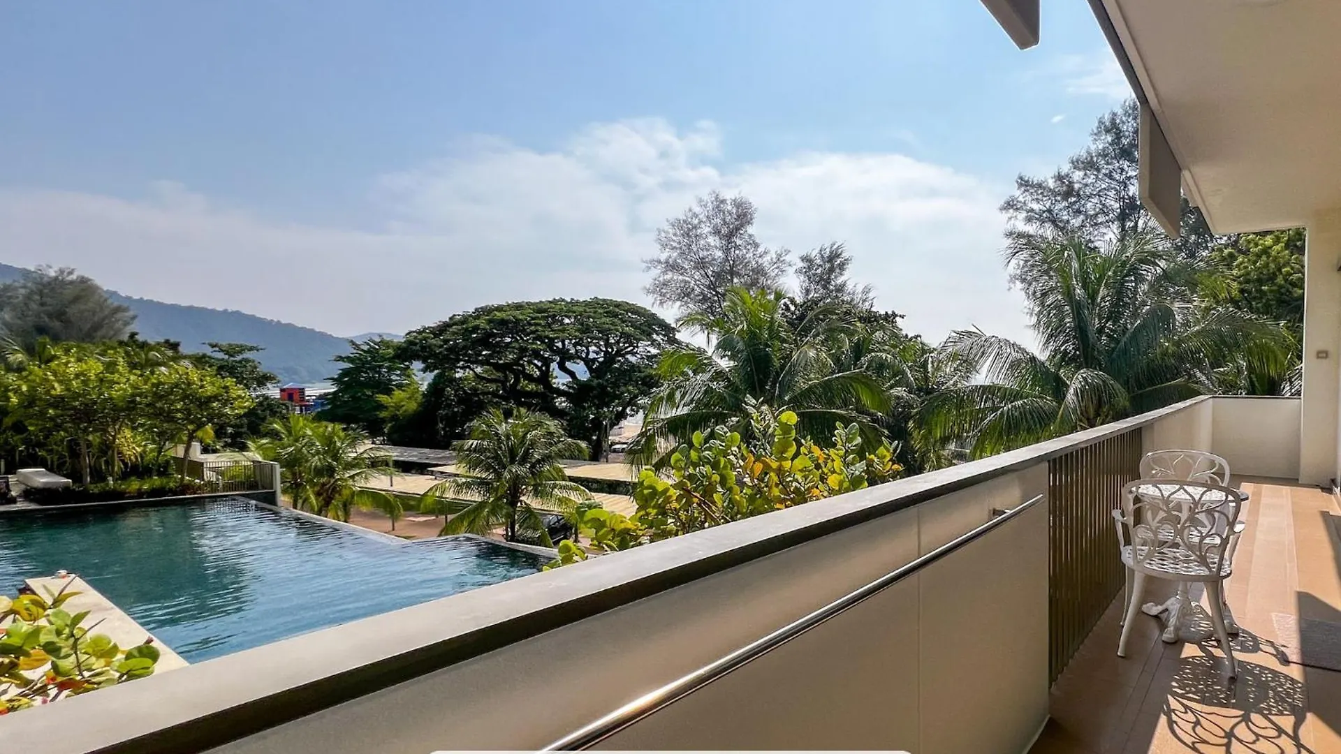 By The Sea- Pool And Sea View Apartment Batu Ferringhi