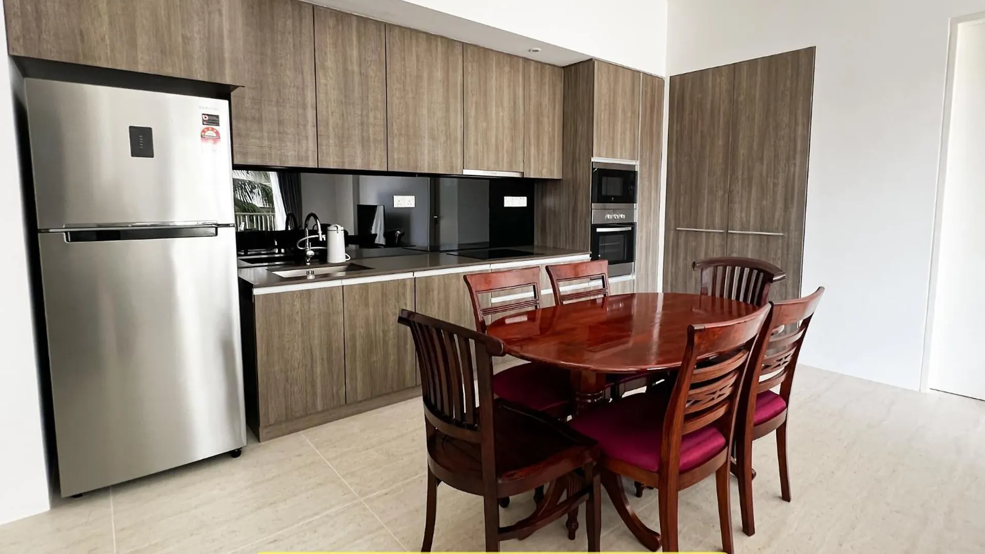 By The Sea- Pool And Sea View Apartment Batu Ferringhi