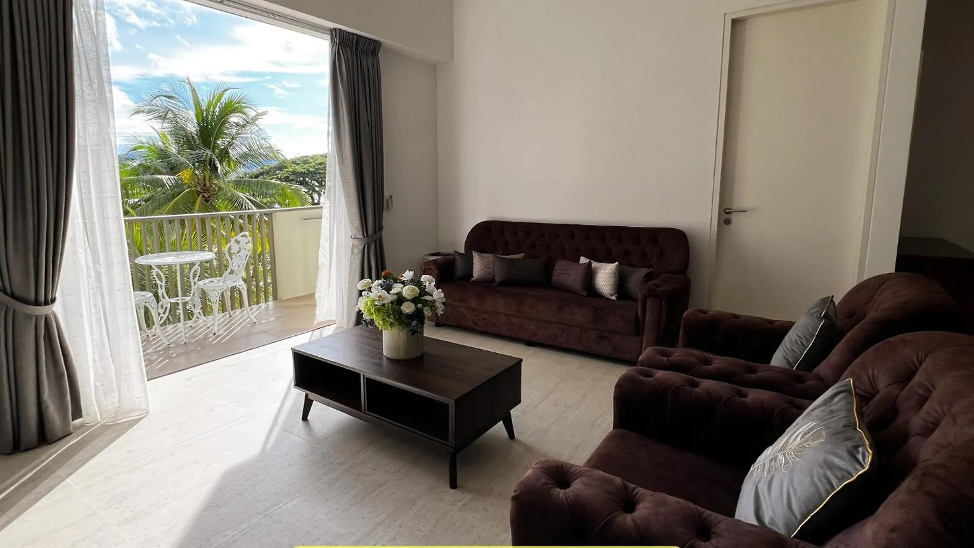 By The Sea- Pool And Sea View Apartment Batu Ferringhi Malaysia