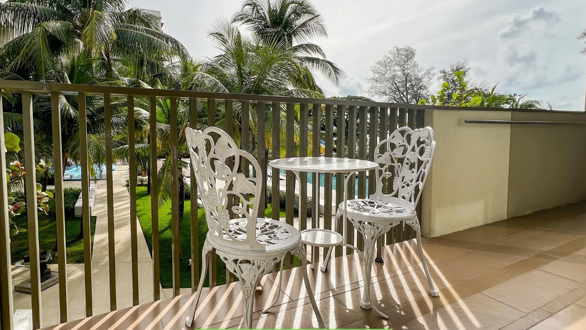 By The Sea- Pool And Sea View Apartment Batu Ferringhi Malaysia
