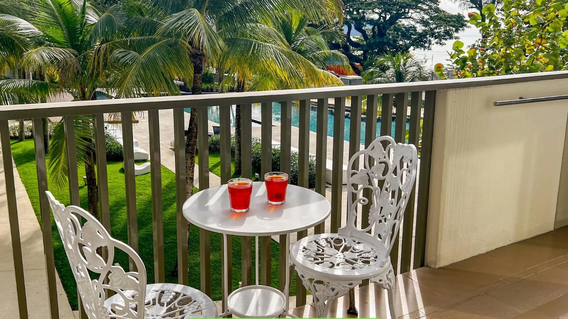 By The Sea- Pool And Sea View Apartment Batu Ferringhi