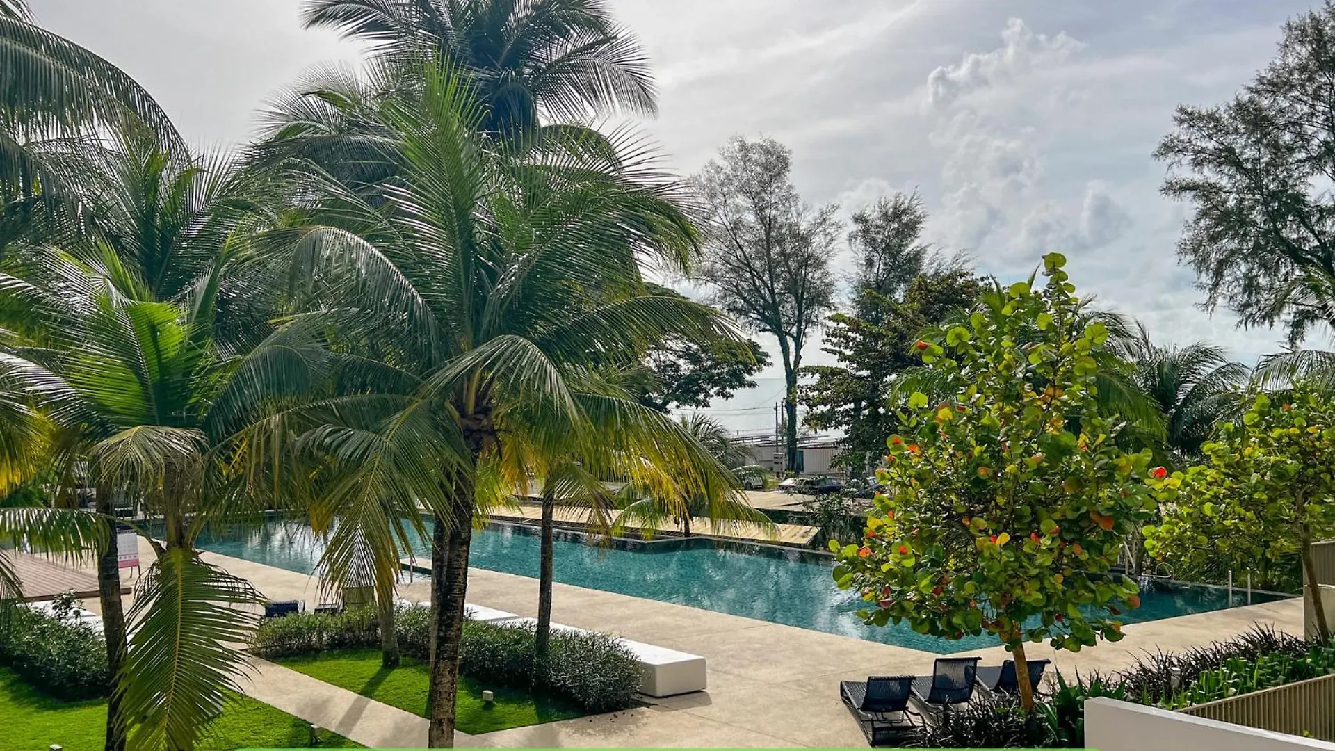 By The Sea- Pool And Sea View Apartment Batu Ferringhi Malaysia