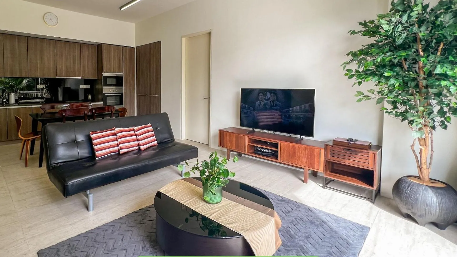 By The Sea- Pool And Sea View Apartment Batu Ferringhi